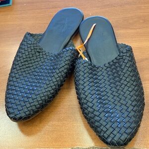 Universal Thread Elora Black Woven Mules
